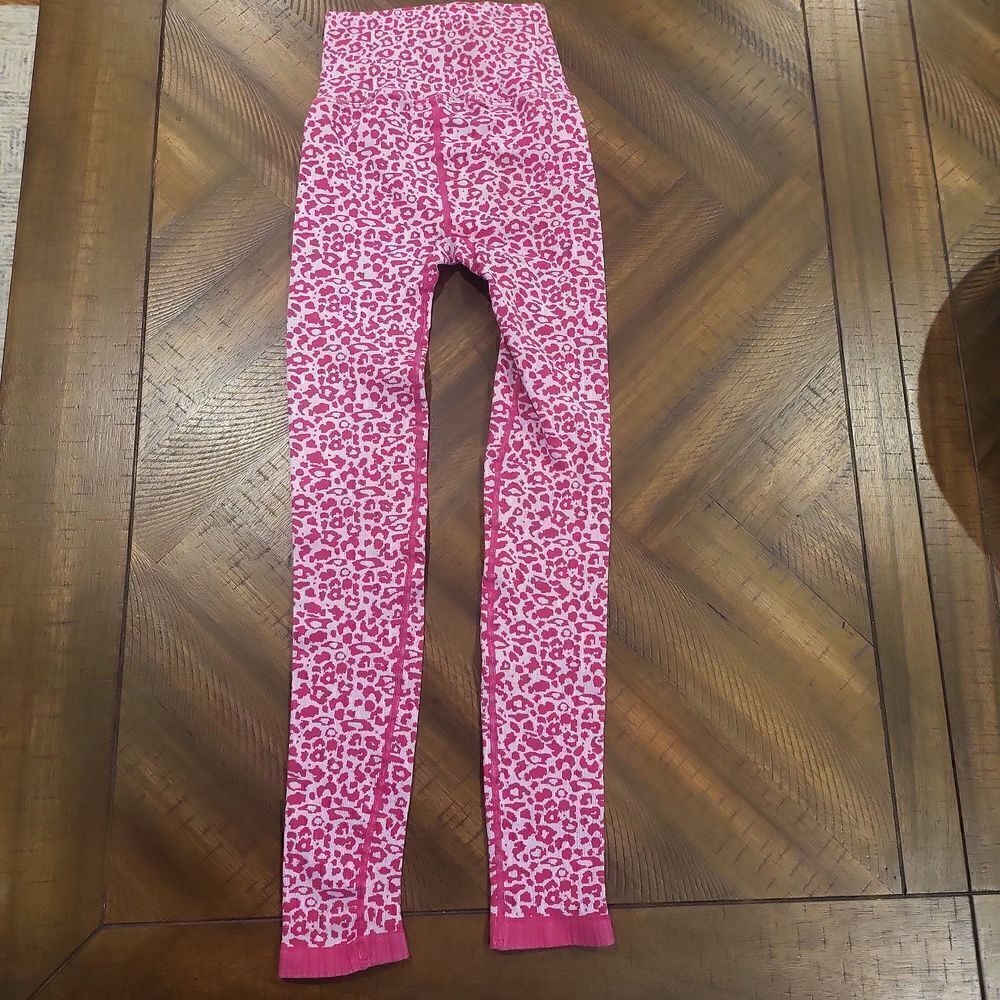 Free People Barbie Pink Leopard Leggings Ribbed XS NWOT - Picture 3 of 5